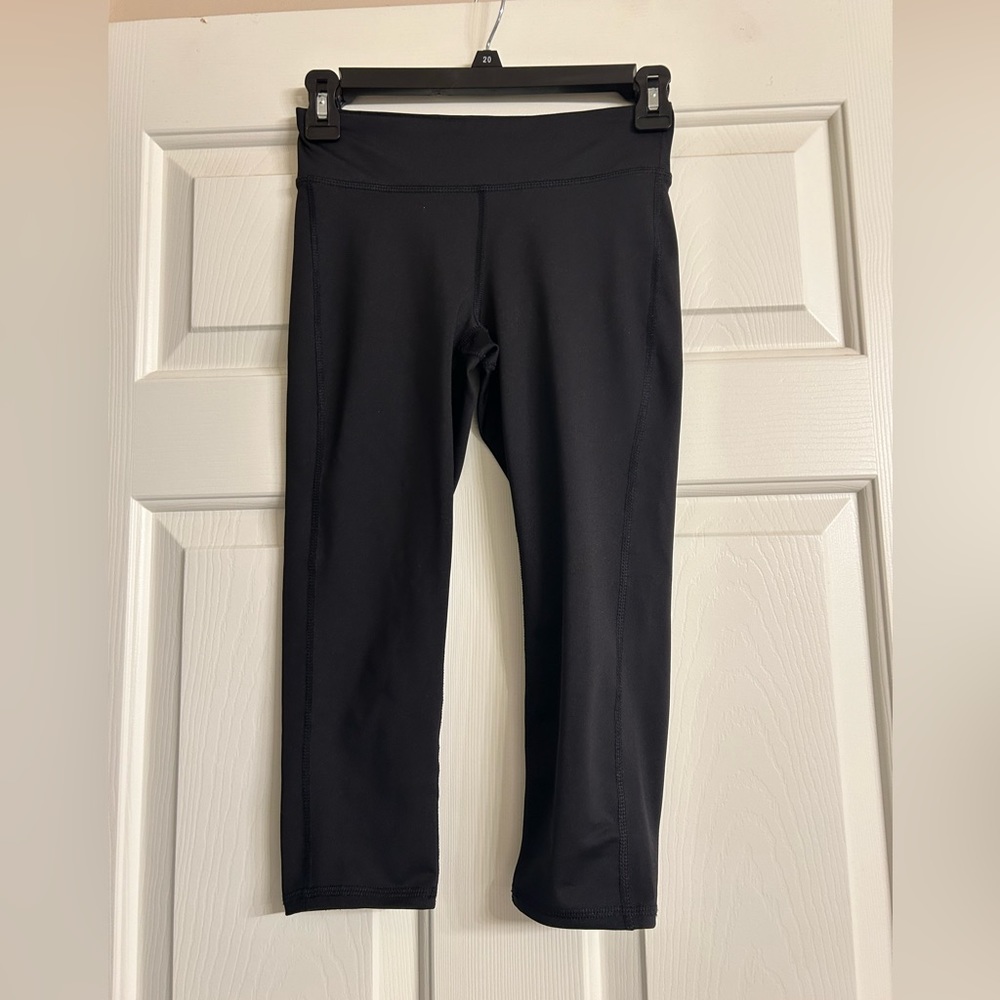 Girls old navy active capris size large (10-12)